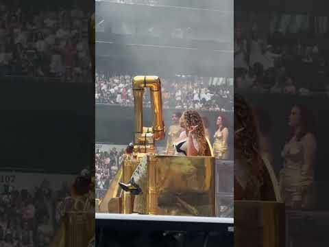 Beyoncé is so proud of her little robot