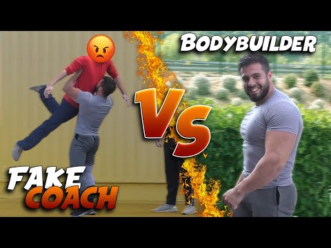Bodybuilder VS Faux Coach (il le soulève comme un altère)
