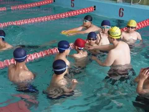 1050505第一堂游泳課 - YouTube
