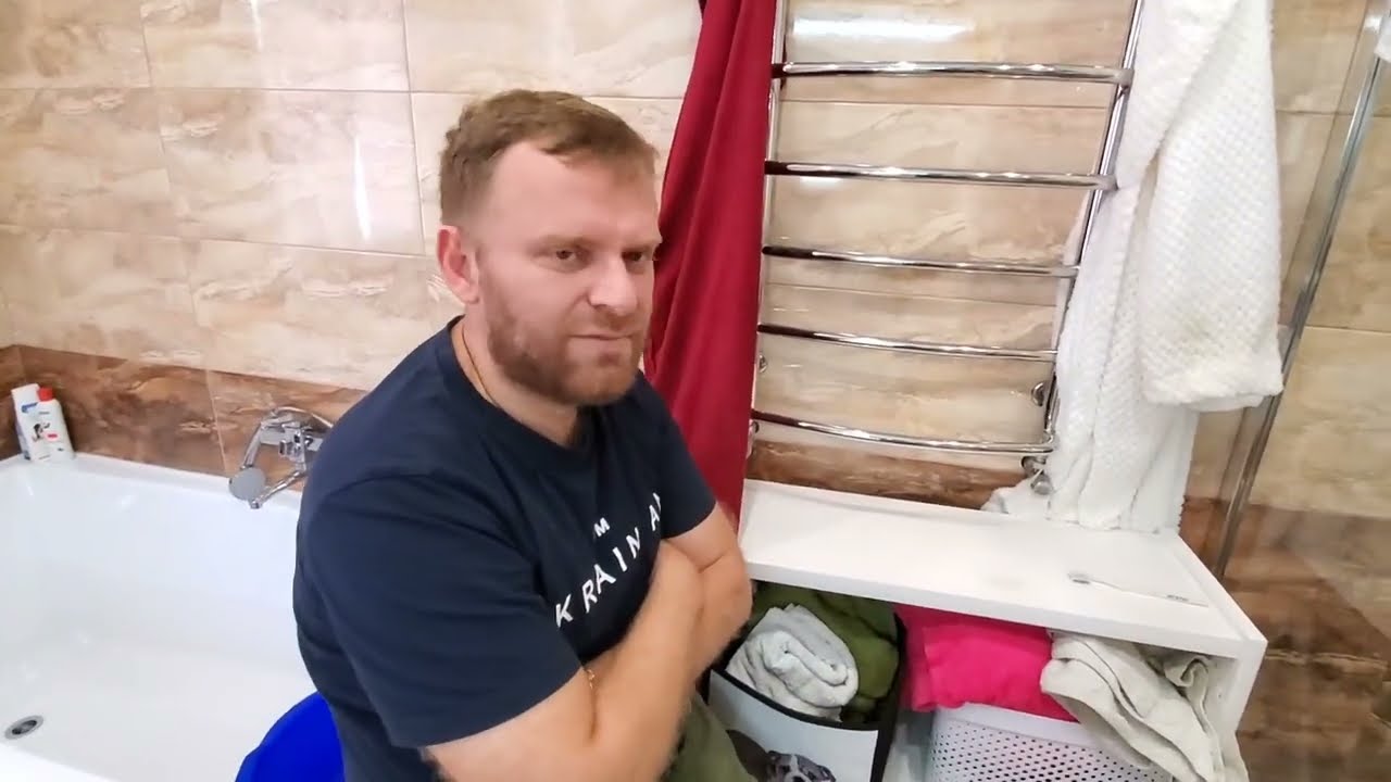 Самвел привёз ёлку! Искупали собак! Привёз бабушке футболки