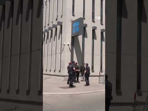 ईरान संकट से तेल के दामों में उछाल [Oil jumps 10% on Iran conflict and could spike to $100 a barrel]