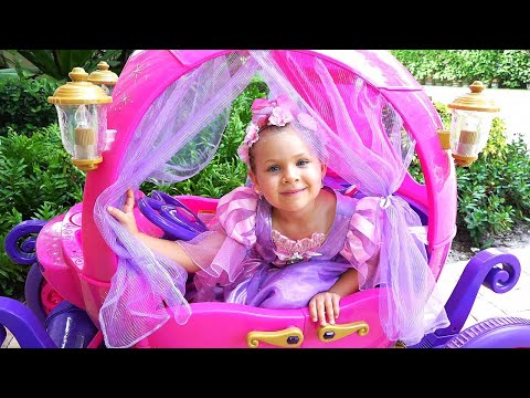 Diana wechselt Kleider und verwandelt sich in eine Prinzessin