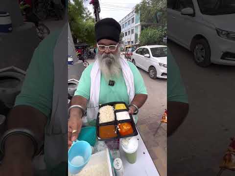 SCOOTY वाले Sardar जी ki THALI 😳😳 खाओगे तो FAN हो जाओगे 😱😱#shorts