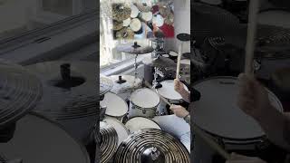 For this one I’m using the snare, tom, floor & kick with a RLRLKK repeating pattern.