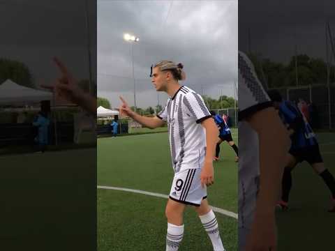 Super POV di un arbitro che vede due compagni “discutere” #calcio #arbitro