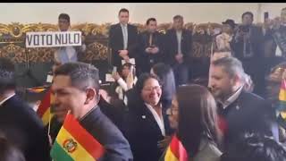 🔴 Abucheos al presidente Arce en pleno acto del BICENTENARIO DE BOLIVIA 🇧🇴 