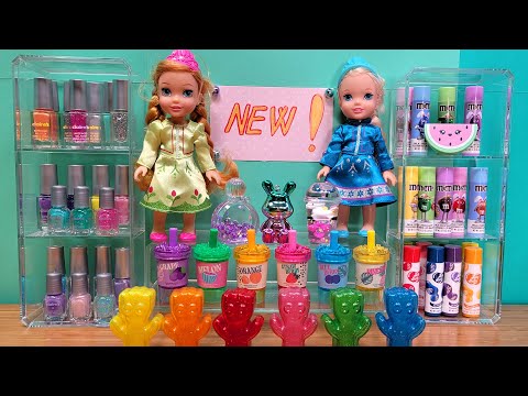 Claire's store! Elsa and Anna toddlers go shopping - Barbie dolls