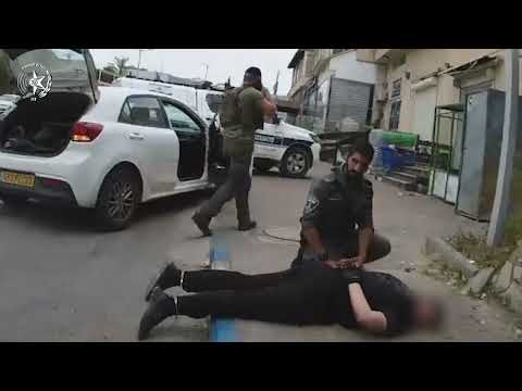 תיעוד: מרדף ומעצר קטינים על טרקטורון שניסו להימלט ופגעו בניידת משטרה