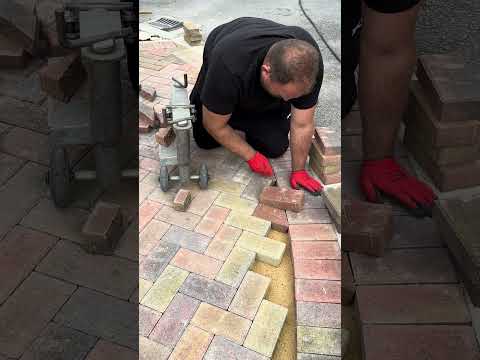 Block paving cutting #baustelle #construction #blockcutting #roofing #england #tools #paving