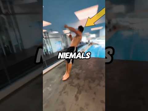 Glaube nicht alles was du im Internet siehst! #schwimmen #backflip #sportclips
