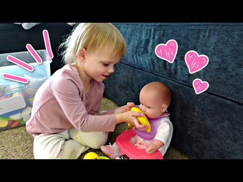 Feeding baby doll lots of food! // pretend play // Paisley's Playtime - Mommy Etc