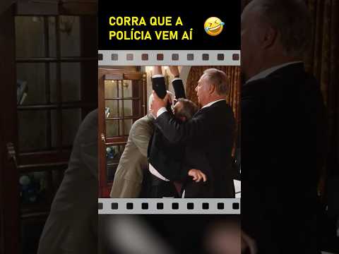 O MANUAL do POLICIAL ATRAPALHADO: Como REVISTAR os BOLSOS de um SUSPEITO πππ | @amorpelofilme