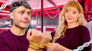ON TESTE LE PIRE LOVE HOTEL D'AMSTERDAM ! (c'est une catastrophe)