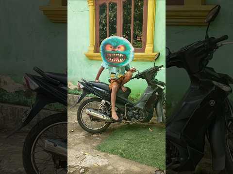 Naik motor senin kena kuning