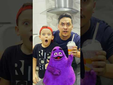 TOMEI O GRIMACE SHAKE 😱 #grimaceshake #grimaceshakeroblox