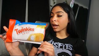 TRYING THE VIRAL TWINKIES MAKEUP LIPKIT ROUTINE
