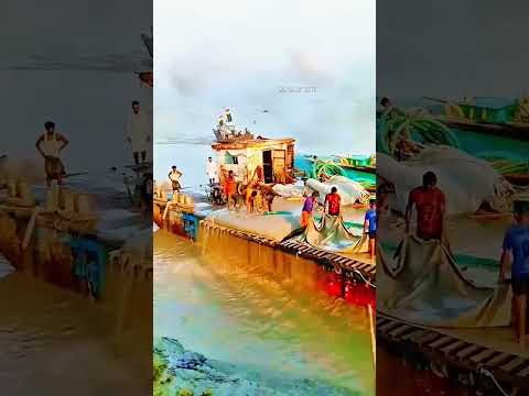 মসজিদ নদীতে ভেঙে নিয়ে গেছে সবাই দোয়া করবেন।