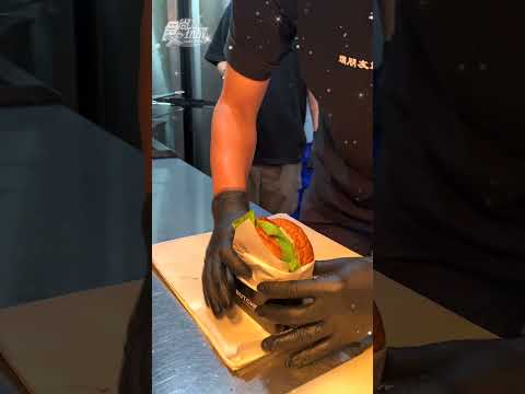 「屠夫漢堡」把牛肉麵變漢堡！超豪華清燉牛筋漢堡，吃得到半筋半肉＋厚切漢堡排