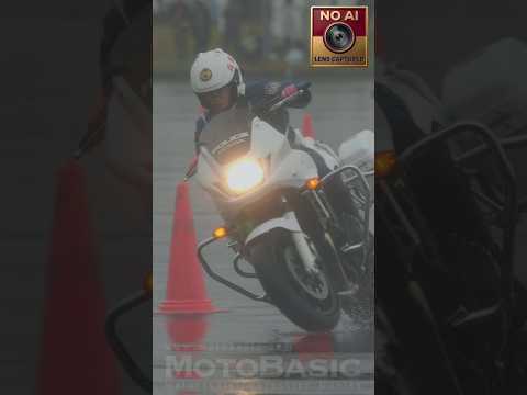 Female Rain Master Police Motorcycle Rodeo Gymkhana Honda CB1300 Flawless Maneuver Hyogo2332023