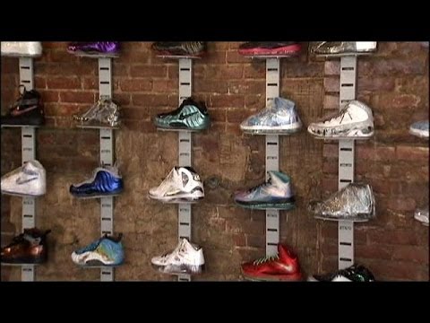 sneaker pawn closed