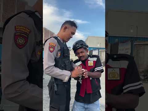 "MAINAN" POLISI #shorts #mainan #trending #comedy #polisi #alat #kunci #borgol