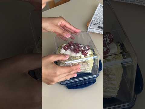 Лайфхак, как положить тортик в контейнер🍰