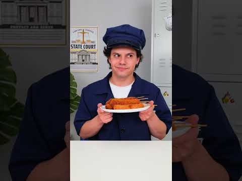 El dulce gesto del policía: ¡Una sorpresa sabrosa para el recluso! 🍭😂 #inesperado #amabilidad