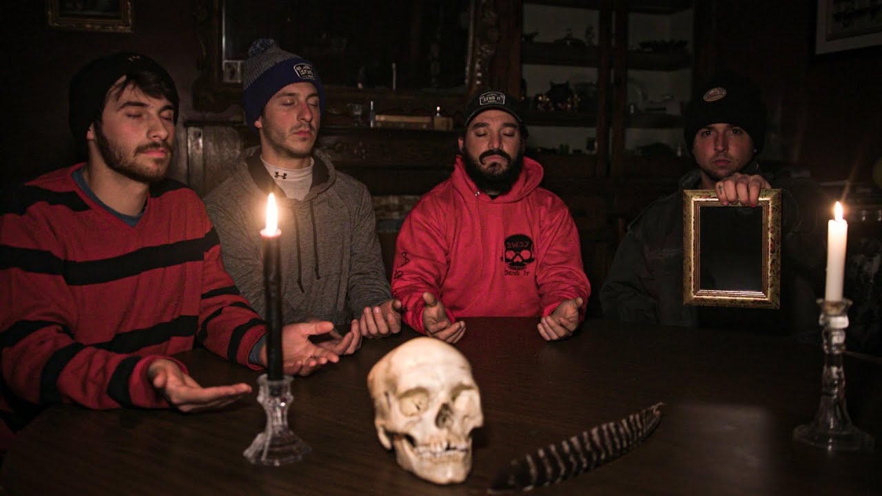 OVERNIGHT in HAUNTED BELLAIRE HOUSE S ance of Skulls