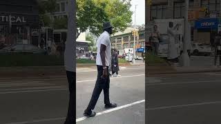 7’6 SENEGALESE WALKING IN HARLEM ..