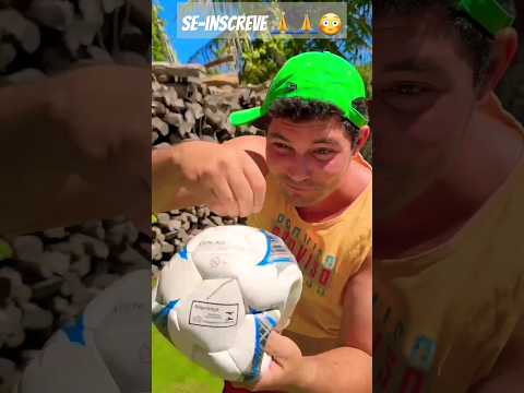 furando a bola do irmão #humor #comedyskits #comedyshorts #comedy
