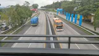 LIHAT BUS MELINTAS DARI ATAS JEMBATAN PENGHUBUNG REST AREA KEREN
