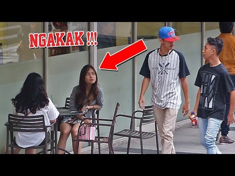 NGAKAK HAHA !! BERANTEM GARA2 HAL KONYOL DI TEMPAT UMUM - ITOPCUPAW