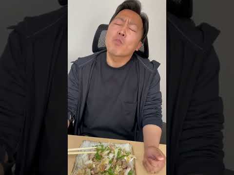 【炎】事務所のデスクで鰹のタタキ作ってみた！#Shorts