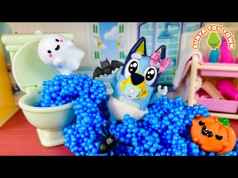 Baby Bluey Blocks the Toilet on Halloween! 🎃🚽 | Pretend Play Bluey Toys