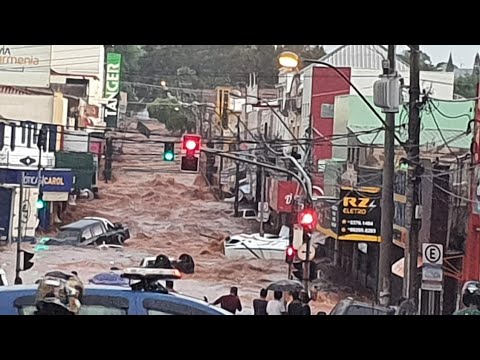 Clima do Fim dos Tempos: Em São Carlos SP - Carros foram arrastados como se fossem brinquedos