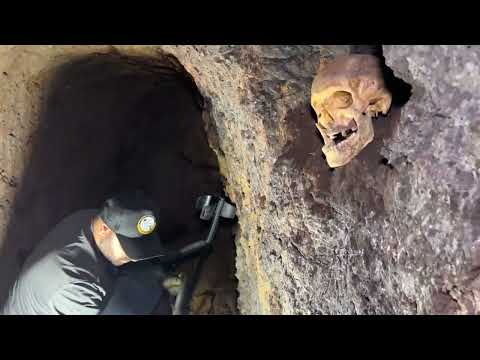 tumba na caverna com tesouro milionário escondido