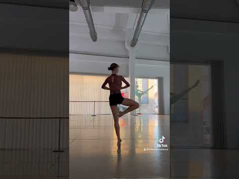 Dancing in the Studio | Intermezzo Ambassador #ballerina Ellen Makela
