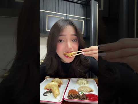 Ngga cukup ya cuma 1, harus nyetok dan jadi cemilan wajib di rumah... ENAK BANGET Ajinomoto Gyoza 🥟