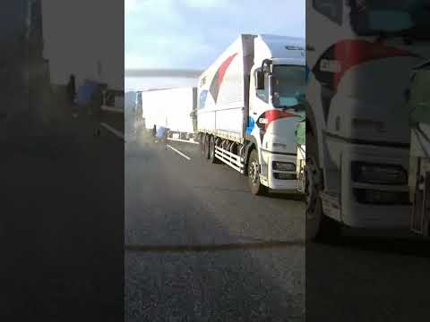 トラック玉突き事故・・#shorts #ドライブレコーダー #迷惑運転 #危険運転 #事故
