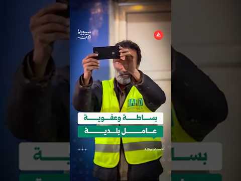 فيديو عفوي لعامل يحتفل على طريقته الخاصة خلال مأدبة إفطار جماعي