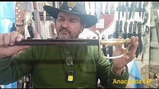 Cuchillo criollo y espada no guardar en la funda