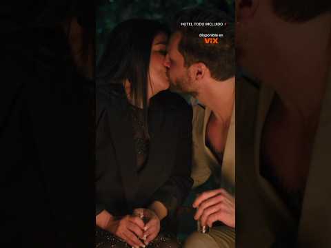 Cindy y Sebastián <strong>se</strong> besan con <strong>amor</strong> #HotelTodoIncluido