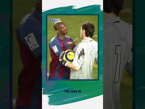 Eto'o Gak Sengaja Nendang Casillas, Reaksinya Bikin Respek!