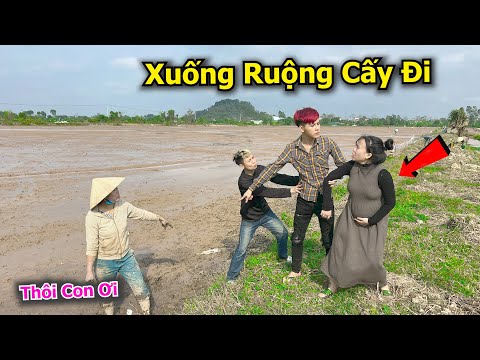 Sốc - Kiên Chổi Quá Đáng Bắt Phạm Thư Ra Đồng Làm Ruộng Khi Đang Bầu