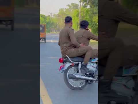 دوران ناکہ بندی اپنی شناخت کروائیں نا کہ بھاگیں #police #commando #viralvideo #pakistan #foryou