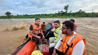 Flood in our Area 😰 | Flood Mein Phanse Logon Ke Liay Khana