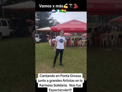 Cantando en la Kermess solidaria. 💪🕺💃