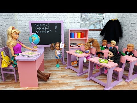 Barbie go to school ! School routine in School dollhouse