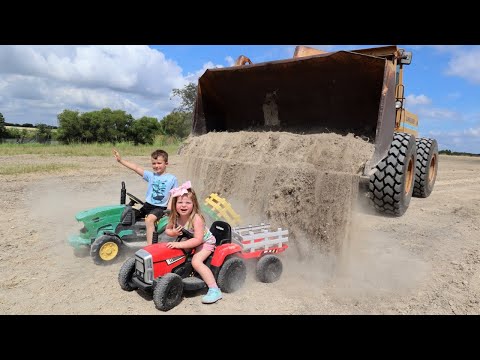 Using kids tractors and real tractors to dig dirt | Playing in dirt and water | Tractors for kids