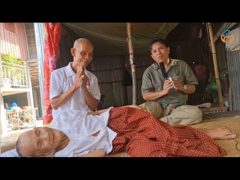 Grandma Pen Ron A Poor Old Woman With A Physical Illness